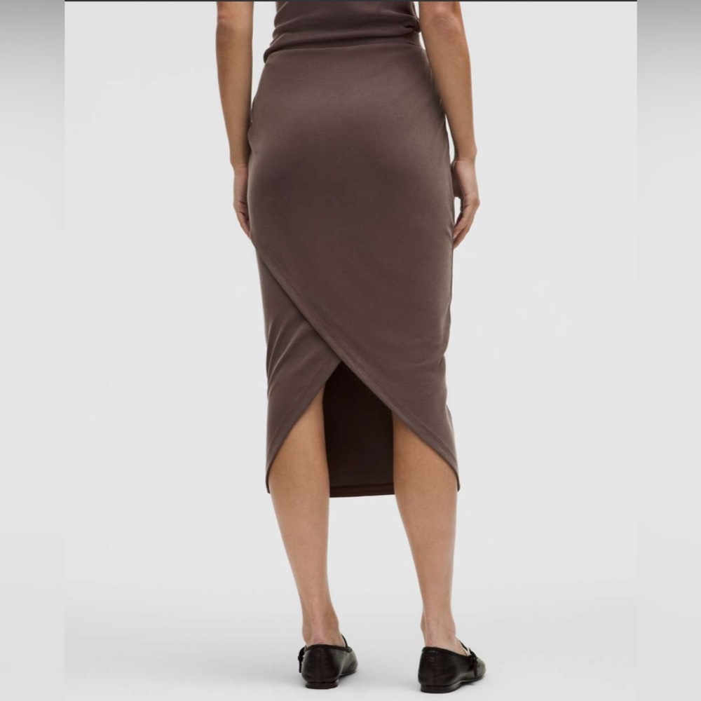 NWT Lululemon Athletica Brown Midi Wrap Skirt. Size Medium.